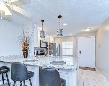 13870 Oakwood Lane - Photo Thumbnail 7