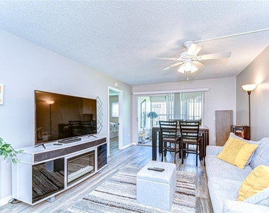 13870 Oakwood Lane - Photo Thumbnail 10