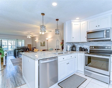13870 Oakwood Lane - Photo Thumbnail 5