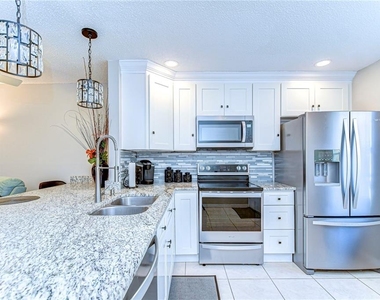 13870 Oakwood Lane - Photo Thumbnail 4