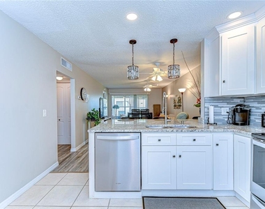 13870 Oakwood Lane - Photo Thumbnail 6