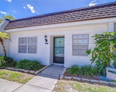 13870 Oakwood Lane - Photo Thumbnail 2