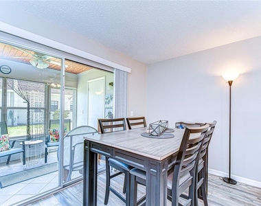 13870 Oakwood Lane - Photo Thumbnail 14
