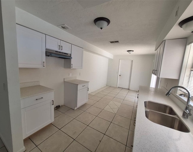 229 W Casurina Place - Photo Thumbnail 6