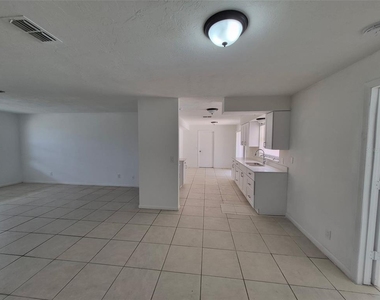 229 W Casurina Place - Photo Thumbnail 4