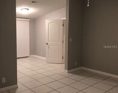 355 Weathersfield Avenue - Photo Thumbnail 3