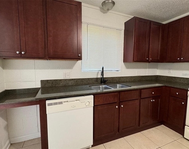 2547 S Mills Avenue - Photo Thumbnail 3
