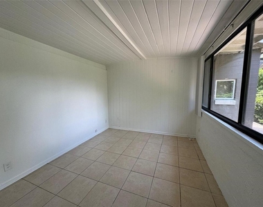 2547 S Mills Avenue - Photo Thumbnail 5