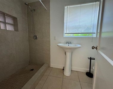 2547 S Mills Avenue - Photo Thumbnail 4