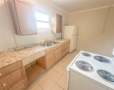 324 Pearl Street - Photo Thumbnail 4