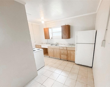 324 Pearl Street - Photo Thumbnail 3
