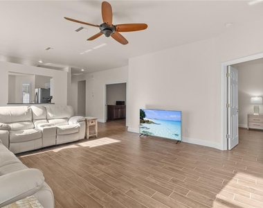 1937 Scarlett Avenue - Photo Thumbnail 6