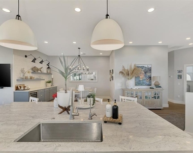 561 Fallbrook Drive - Photo Thumbnail 17
