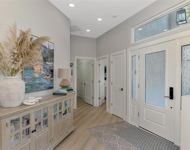 561 Fallbrook Drive - Photo Thumbnail 7