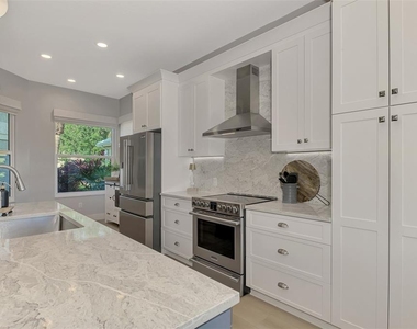 561 Fallbrook Drive - Photo Thumbnail 15