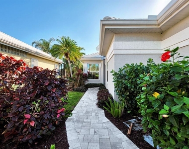 561 Fallbrook Drive - Photo Thumbnail 4