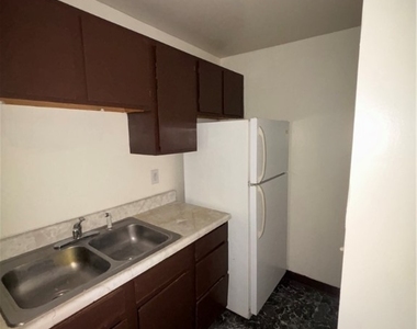 570 Miller Avenue - Photo Thumbnail 1