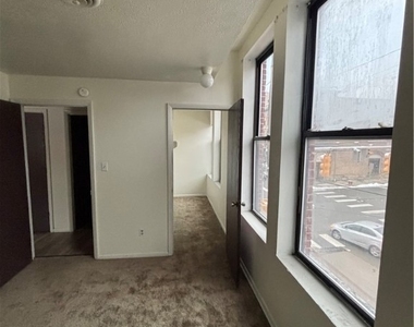 570 Miller Avenue - Photo Thumbnail 3