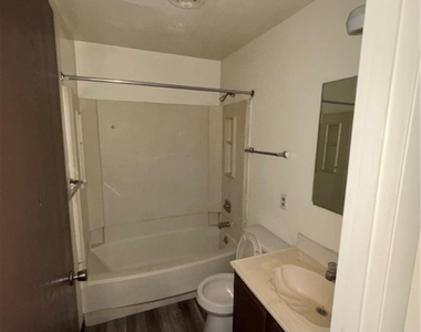 570 Miller Avenue - Photo Thumbnail 4