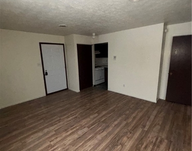 570 Miller Avenue - Photo Thumbnail 5