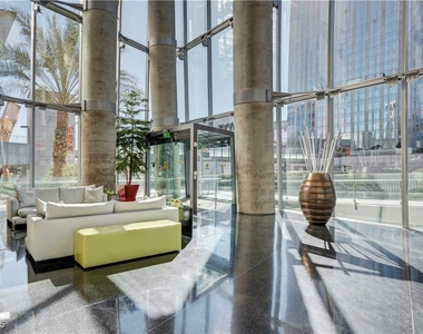 3722 Las Vegas Boulevard - Photo Thumbnail 1
