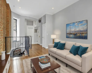 246 Mott Street - Photo Thumbnail 3
