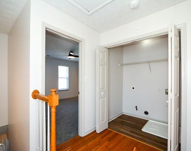 5460 Hampton Court - Photo Thumbnail 22