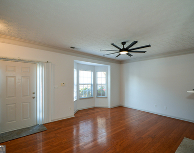 5460 Hampton Court - Photo Thumbnail 6