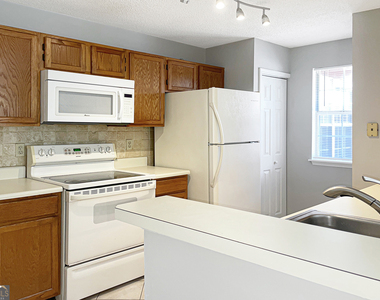 901 Wentworth Court - Photo Thumbnail 8