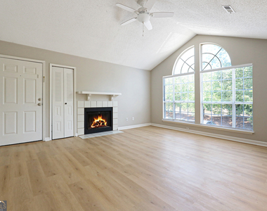 901 Wentworth Court - Photo Thumbnail 2