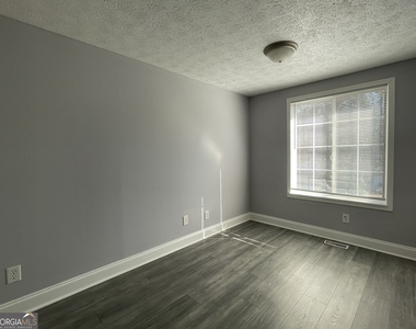 1001 Traymore Drive - Photo Thumbnail 8