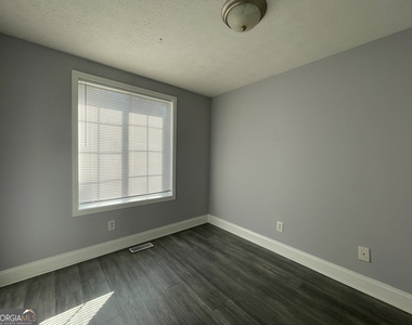 1001 Traymore Drive - Photo Thumbnail 9