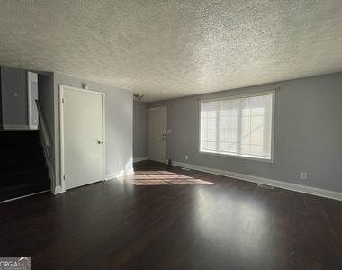 1001 Traymore Drive - Photo Thumbnail 2