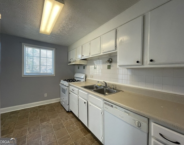 1001 Traymore Drive - Photo Thumbnail 5
