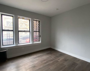 1047 Hoe Avenue - Photo Thumbnail 3