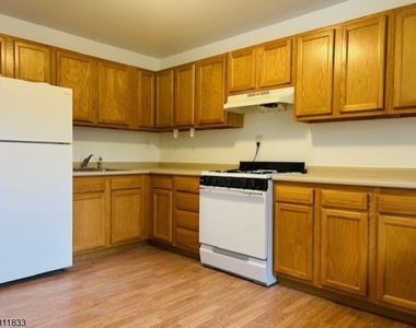 29 Paterson Ave - Photo Thumbnail 2