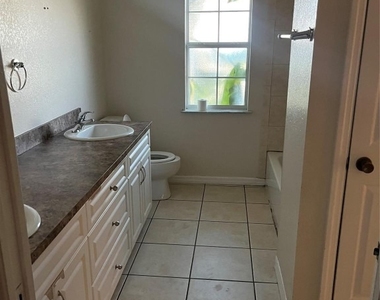 3049 Se 38th Avenue - Photo Thumbnail 2