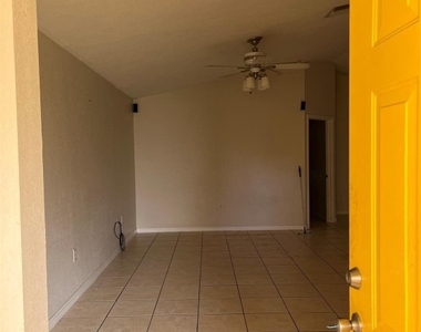 3049 Se 38th Avenue - Photo Thumbnail 1