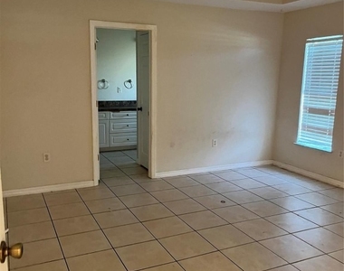 3049 Se 38th Avenue - Photo Thumbnail 3