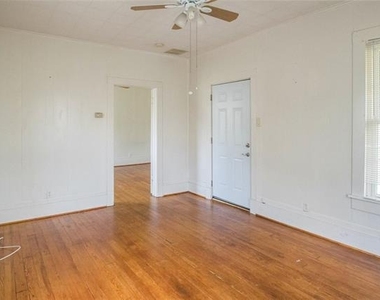 1017 Collier Street - Photo Thumbnail 2
