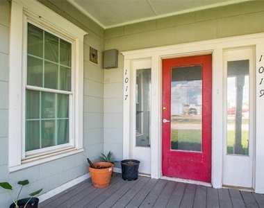 1017 Collier Street - Photo Thumbnail 1