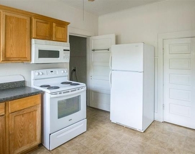 1017 Collier Street - Photo Thumbnail 9