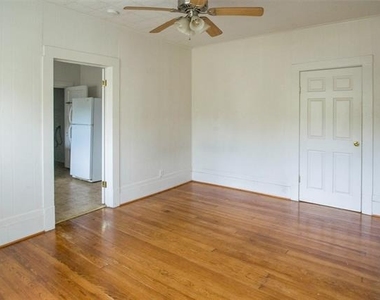 1017 Collier Street - Photo Thumbnail 7