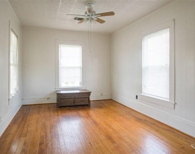 1017 Collier Street - Photo Thumbnail 3