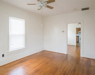 1017 Collier Street - Photo Thumbnail 4