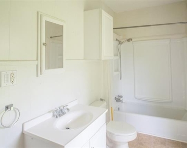 1017 Collier Street - Photo Thumbnail 10