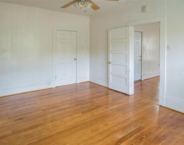 1017 Collier Street - Photo Thumbnail 6