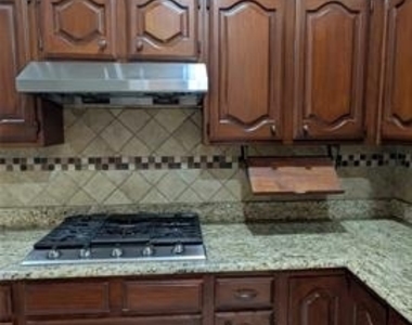 1405 Newbury Lane - Photo Thumbnail 9