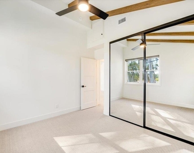 327 D Street - Photo Thumbnail 17