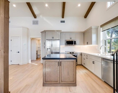 327 D Street - Photo Thumbnail 7